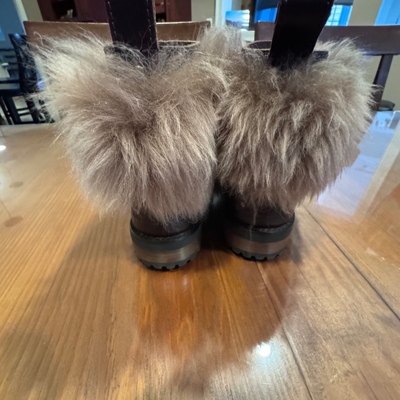 Ugg Boots - Size 6 NWOT - Picture 2 of 4